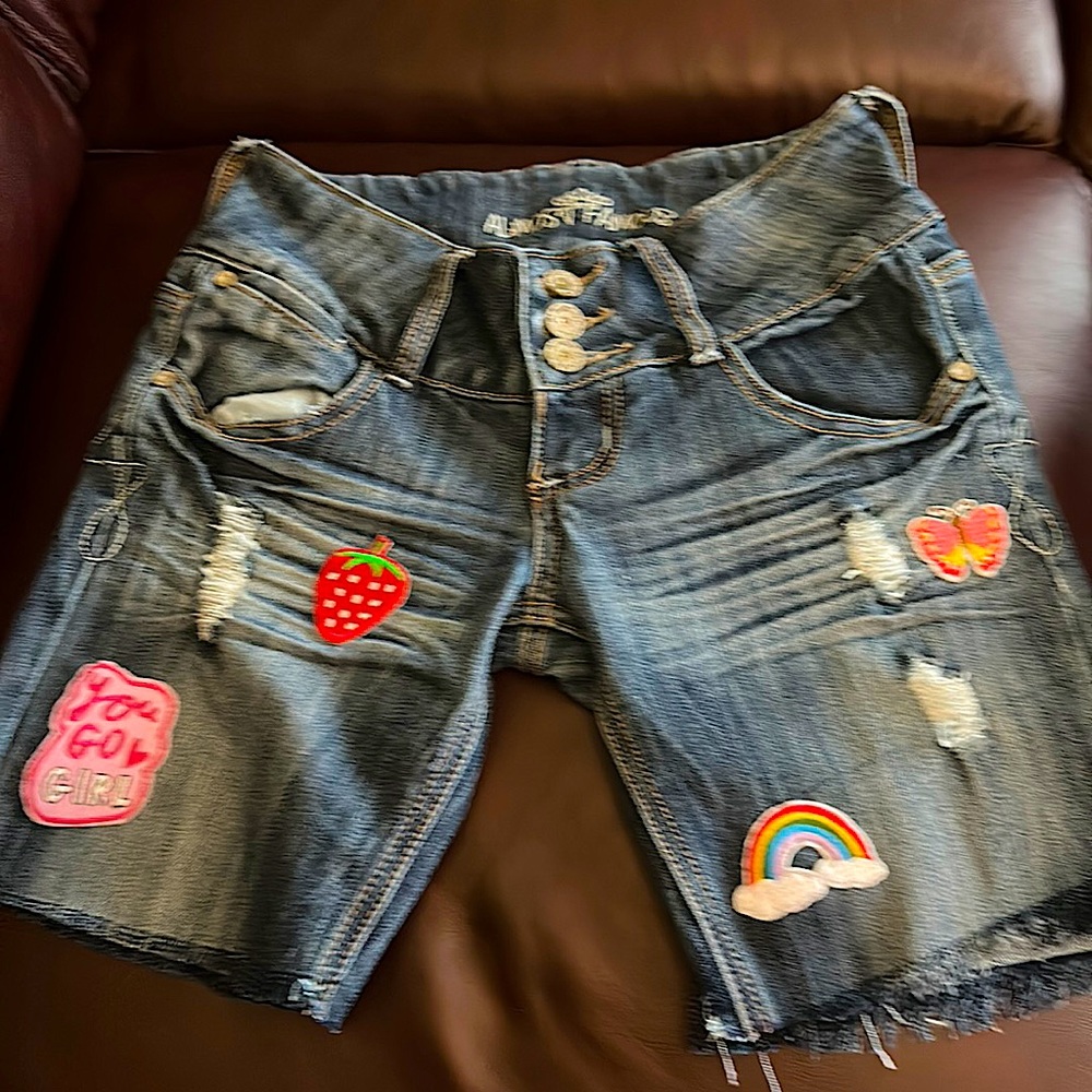 Almost Famous Women's Size 3 or small Denim Short Dark Blue Embroidered Pockets.
